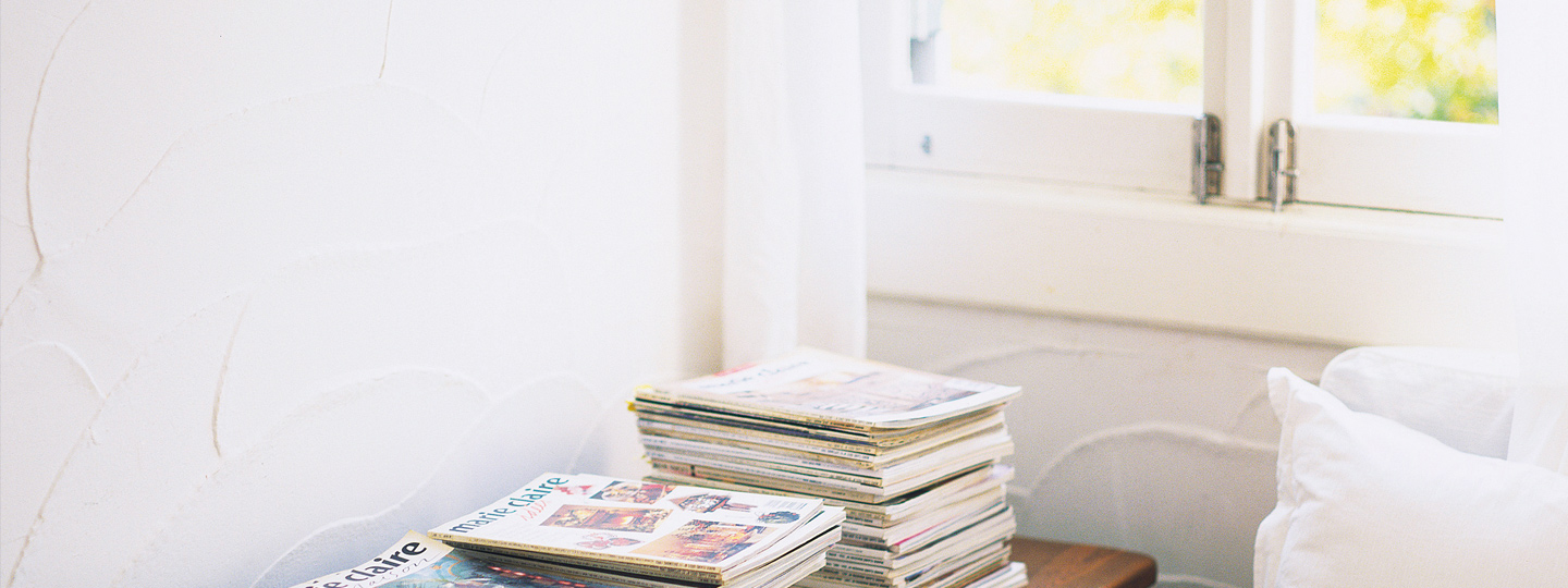 Pile of magazines in a livingroom.