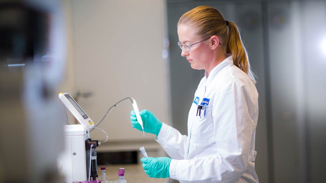 Woman in laboratory.